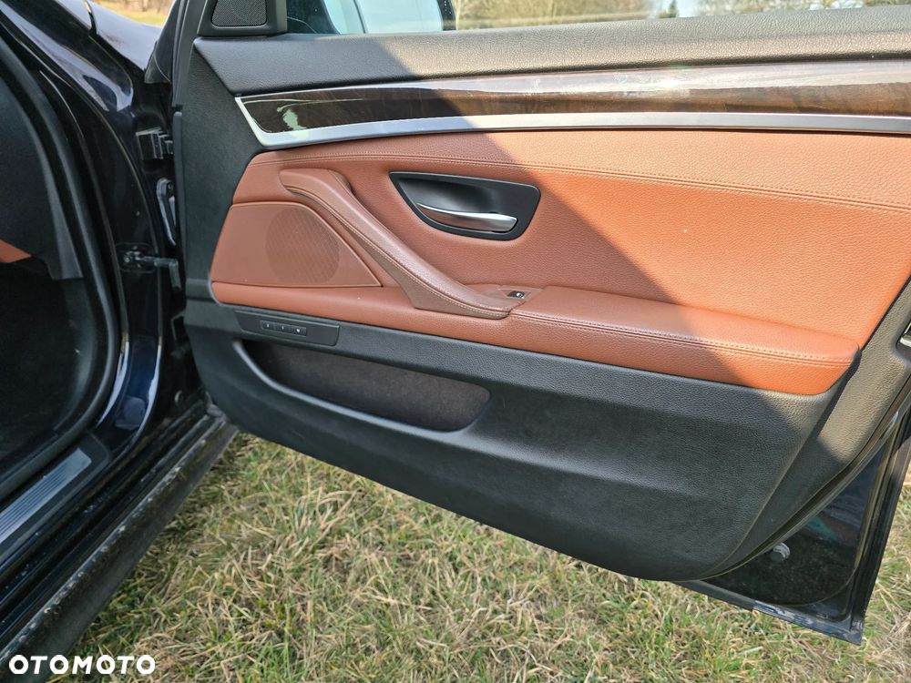 BMW Seria 5 535i xDrive - 16