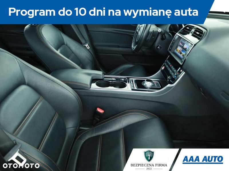 Jaguar XE - 9