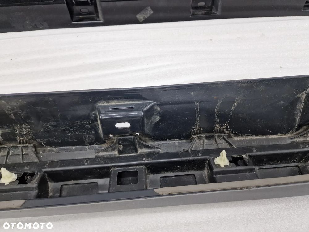 VW PASSAT B8 3G0 14- LEWA LISTWA PROGOWA / NAKŁADKA PROGU , NR 3G0853857F , NR AUKCJI PR284 - 12