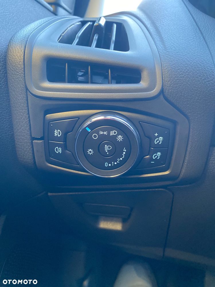 Ford Focus 1.0 EcoBoost Trend - 31