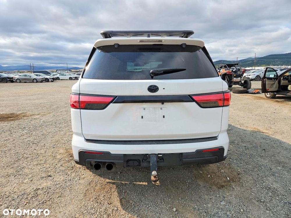 Toyota Sequoia - 5