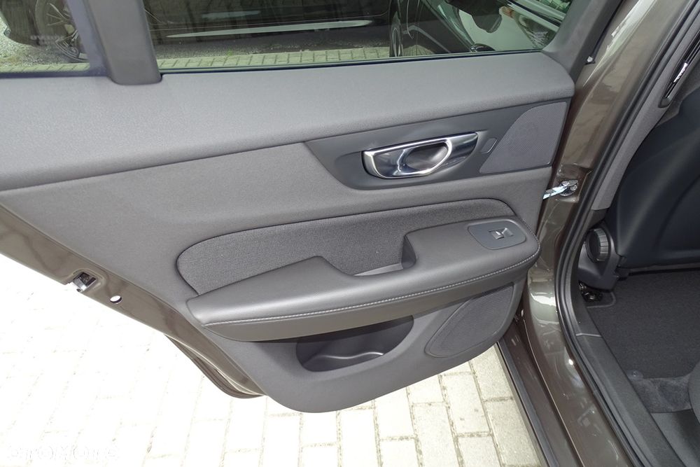 Volvo V60 T6 AWD Recharge Geartronic RDesign Expression - 25