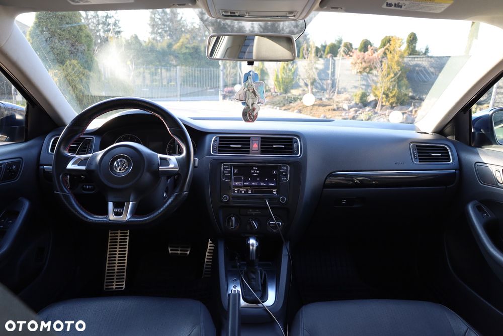 Volkswagen Jetta - 12