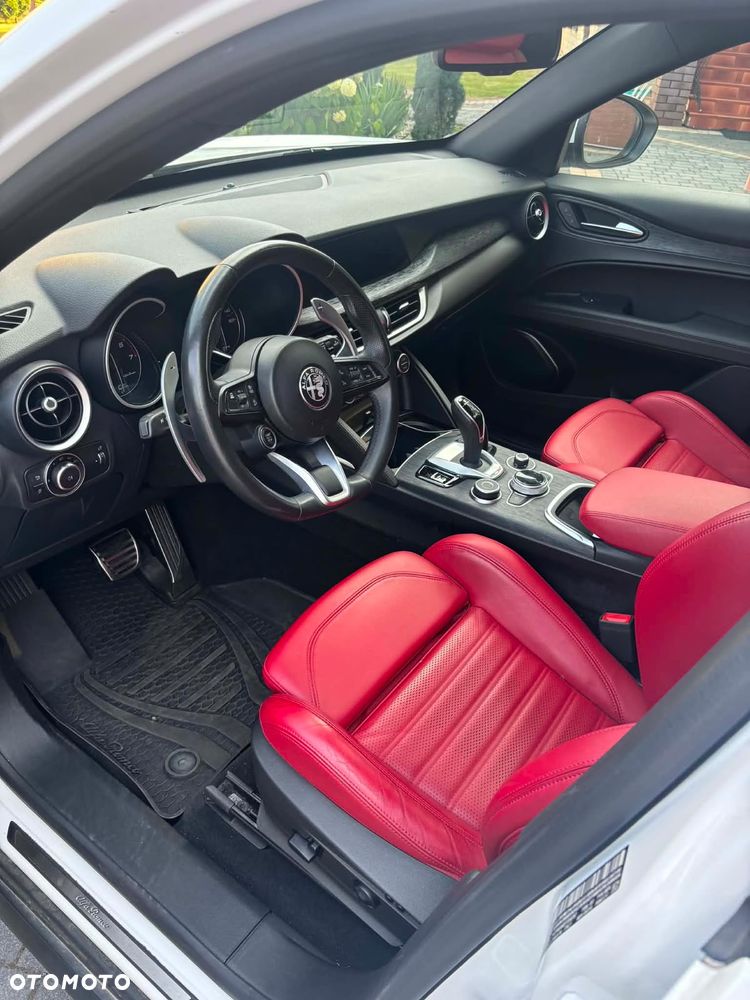 Alfa Romeo Stelvio 2.0 Turbo TI Q4 - 9