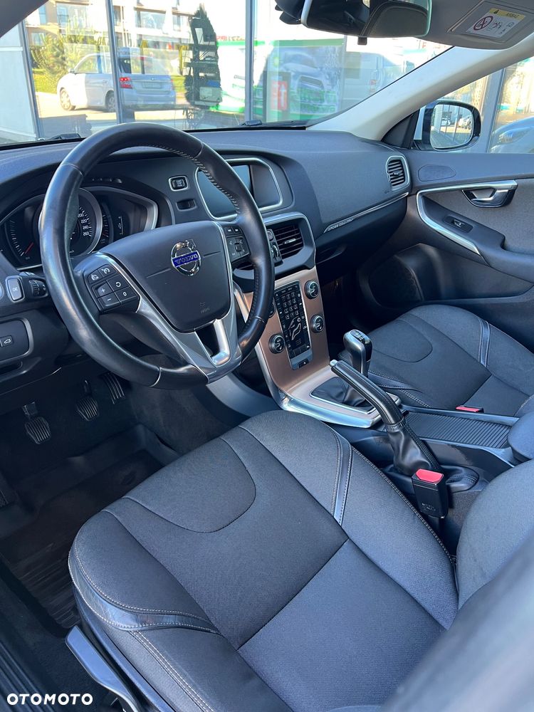 Volvo V40 Cross Country D4 Momentum - 12
