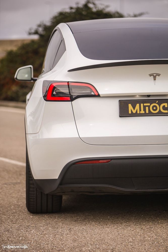 Tesla Model Y Performance Dual Motor AWD - 11