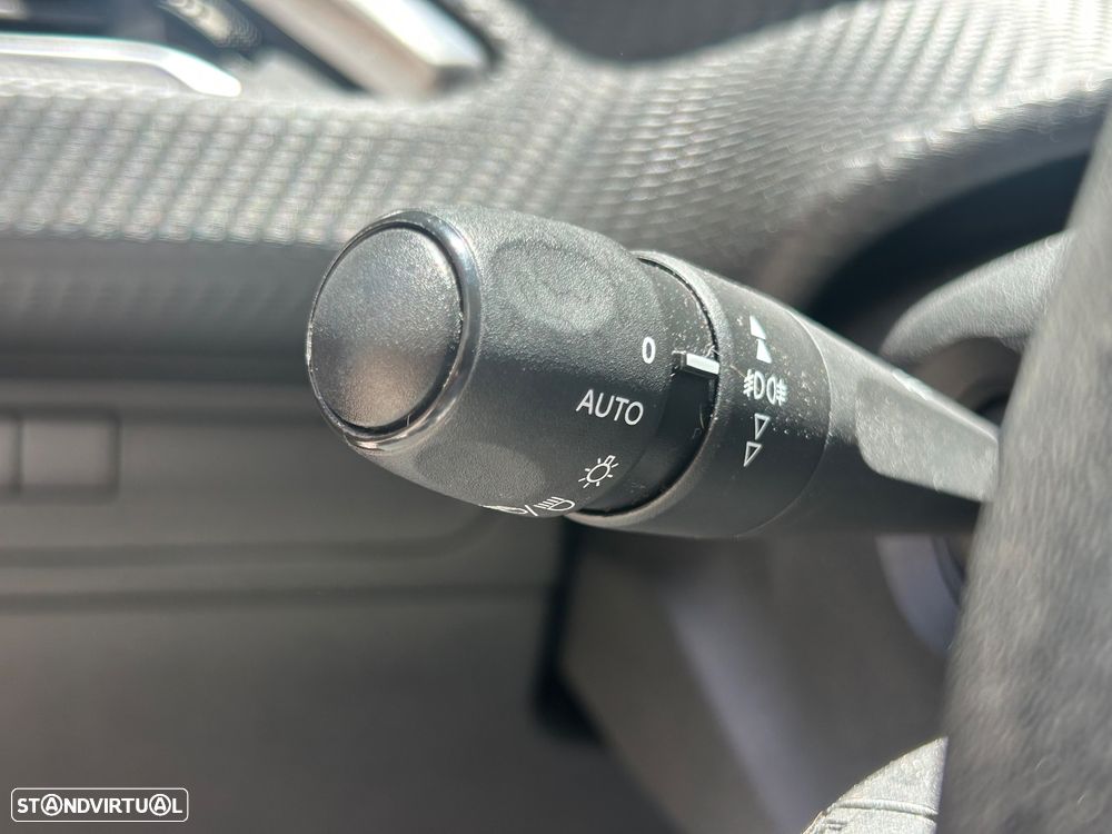 Peugeot 208 1.2 VTi SE Style - 19