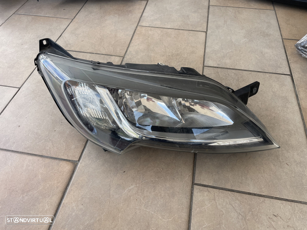Farol direito Peugeot Boxer