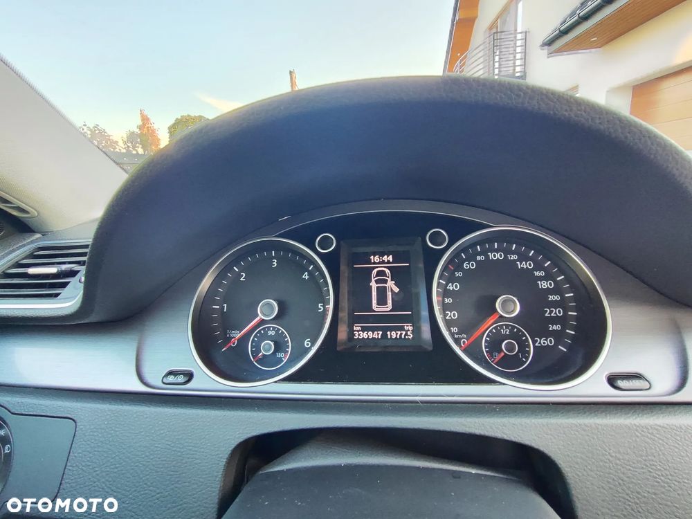 Volkswagen Passat - 29
