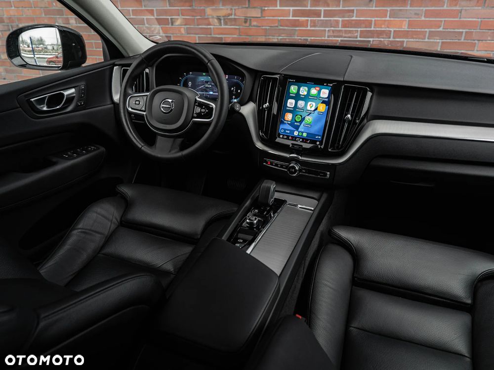 Volvo XC 60 B4 B Plus Dark - 24
