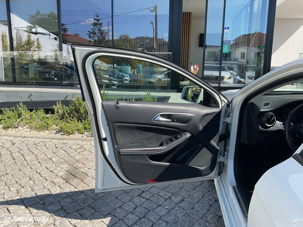 Mercedes-Benz A 180 CDi BE AMG Line - 19