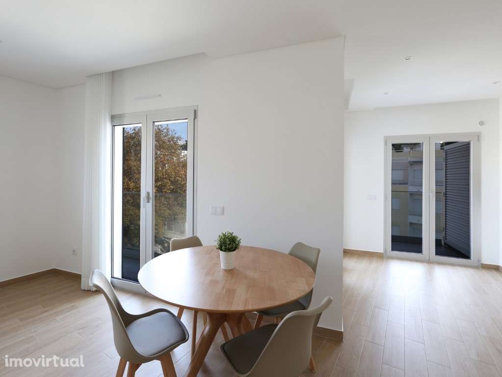 Apartamento T1 novo junto ao mercado na Nazaré - Grande imagem: 3/29