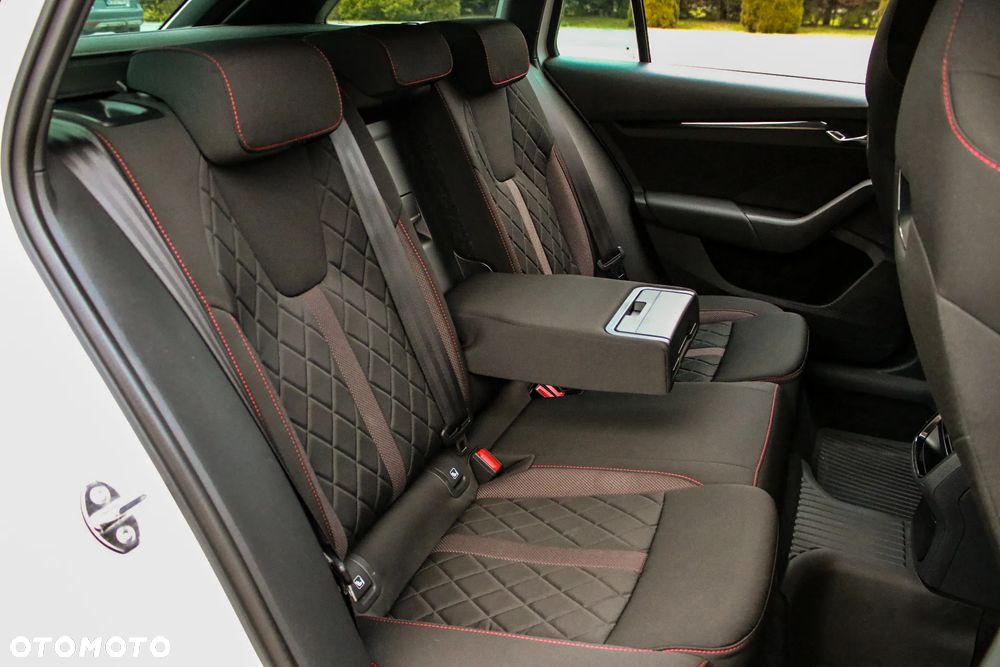 Skoda Octavia 2.0 TDI DSG 4x4 RS Plus - 27