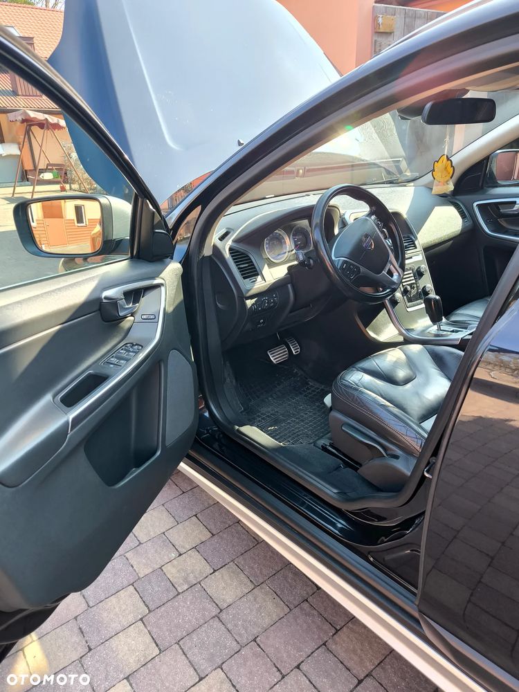 Volvo XC 60 D4 AWD Geartronic RDesign - 12
