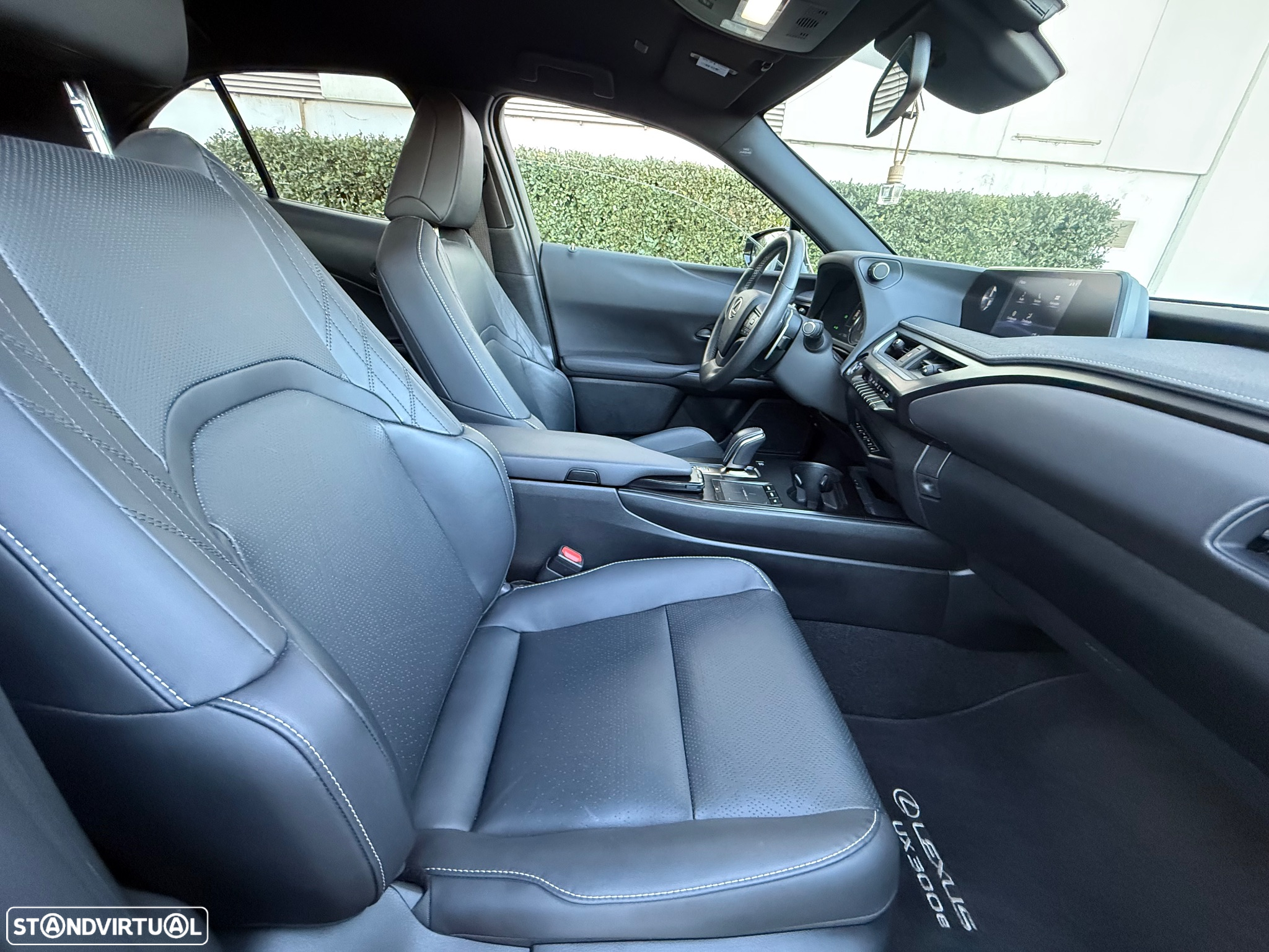 Lexus UX 300e Premium - 34