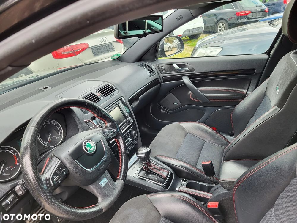 Skoda Octavia Combi 2.0 TDI DPF DSG RS - 10