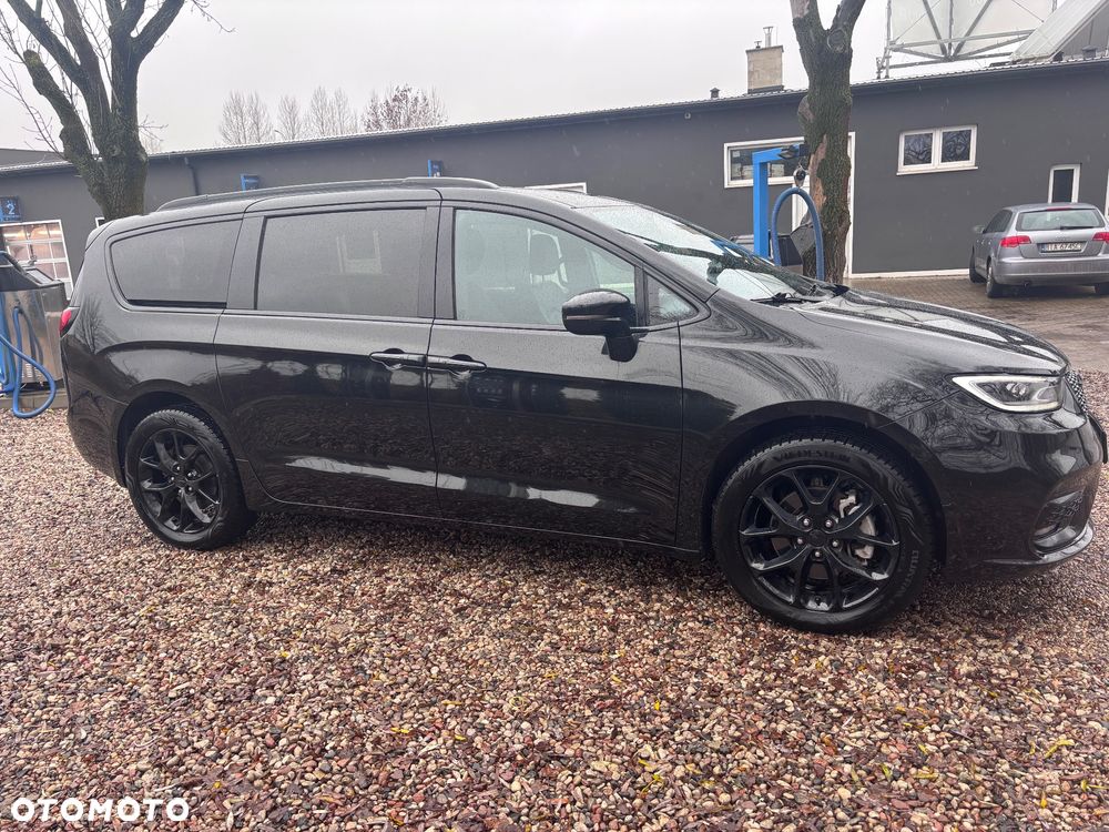 Chrysler Pacifica - 4