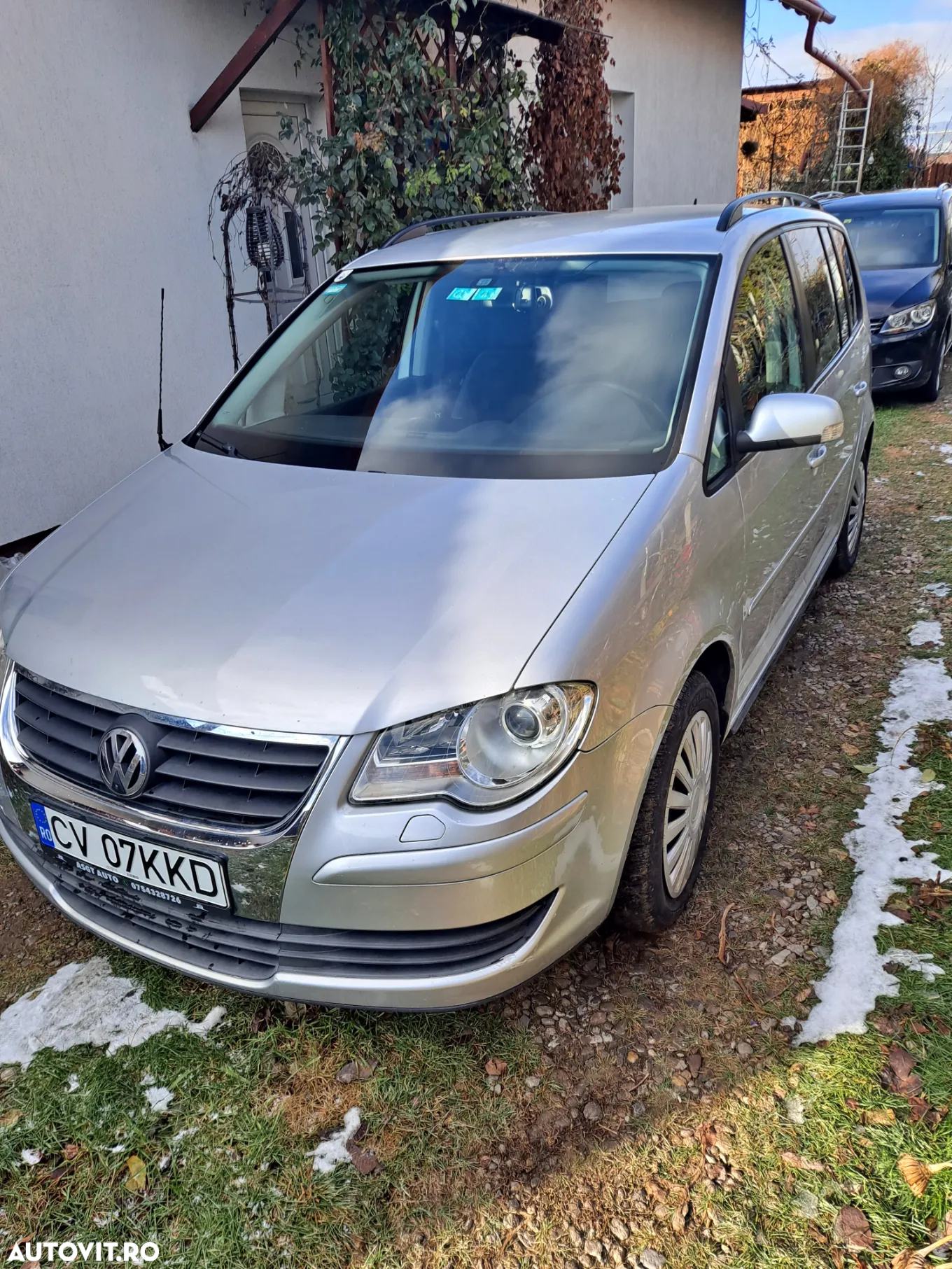 Volkswagen Touran - 2