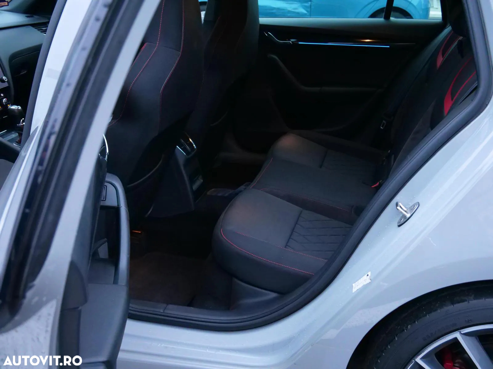 Skoda Octavia Combi 2.0 TDI 4x4 DSG RS - 11