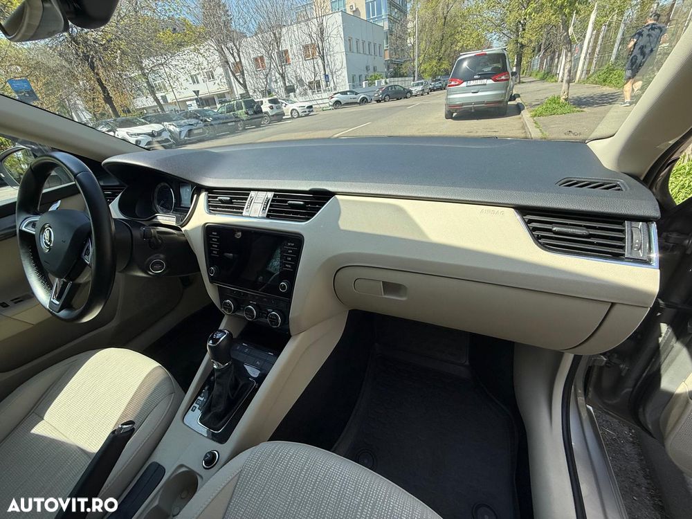 Skoda Octavia 1.6 TDI DSG Style - 12