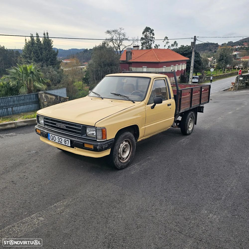 Toyota Hilux - 1