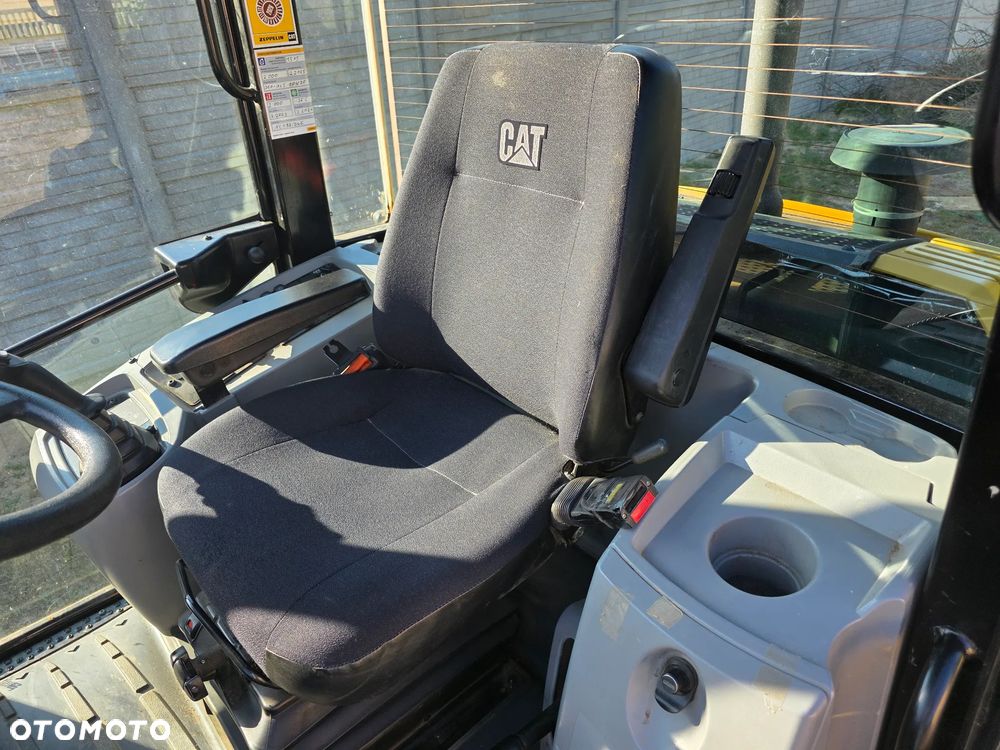 Caterpillar CAT 906 - 7