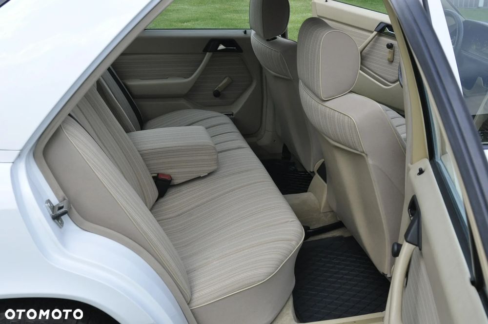 Mercedes-Benz W124 (1984-1993) - 29