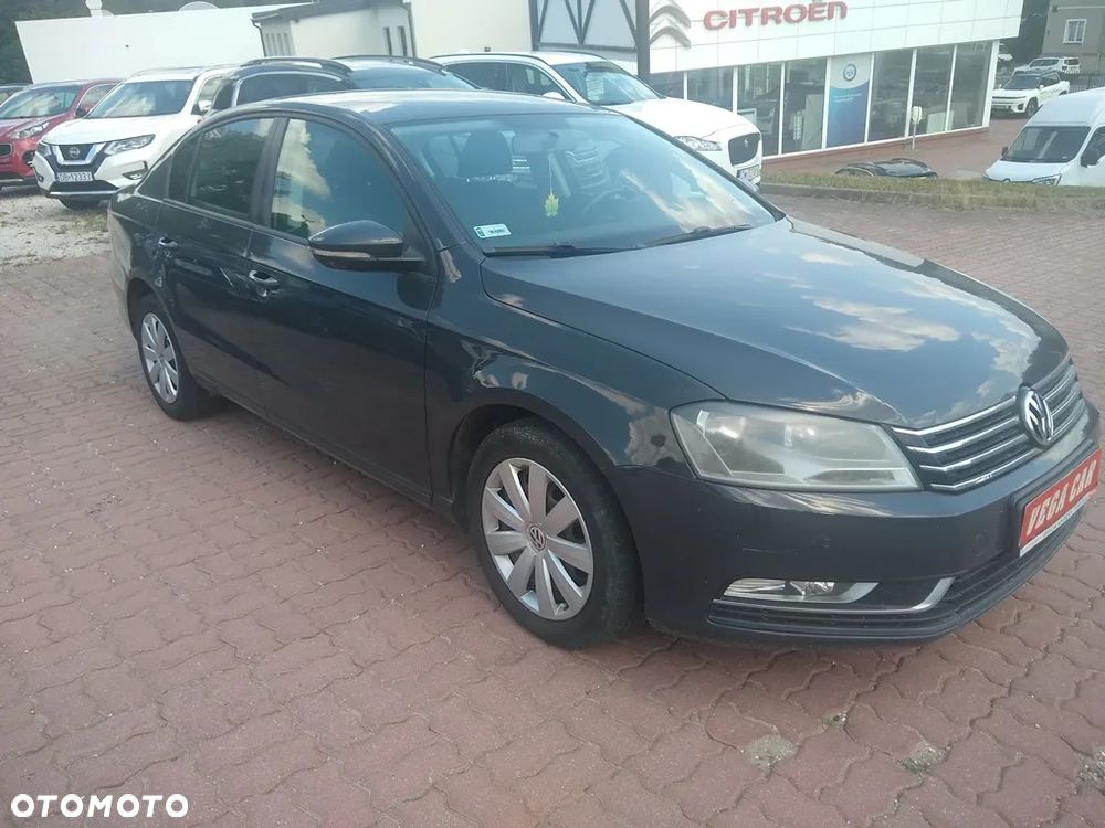 Volkswagen Passat - 1