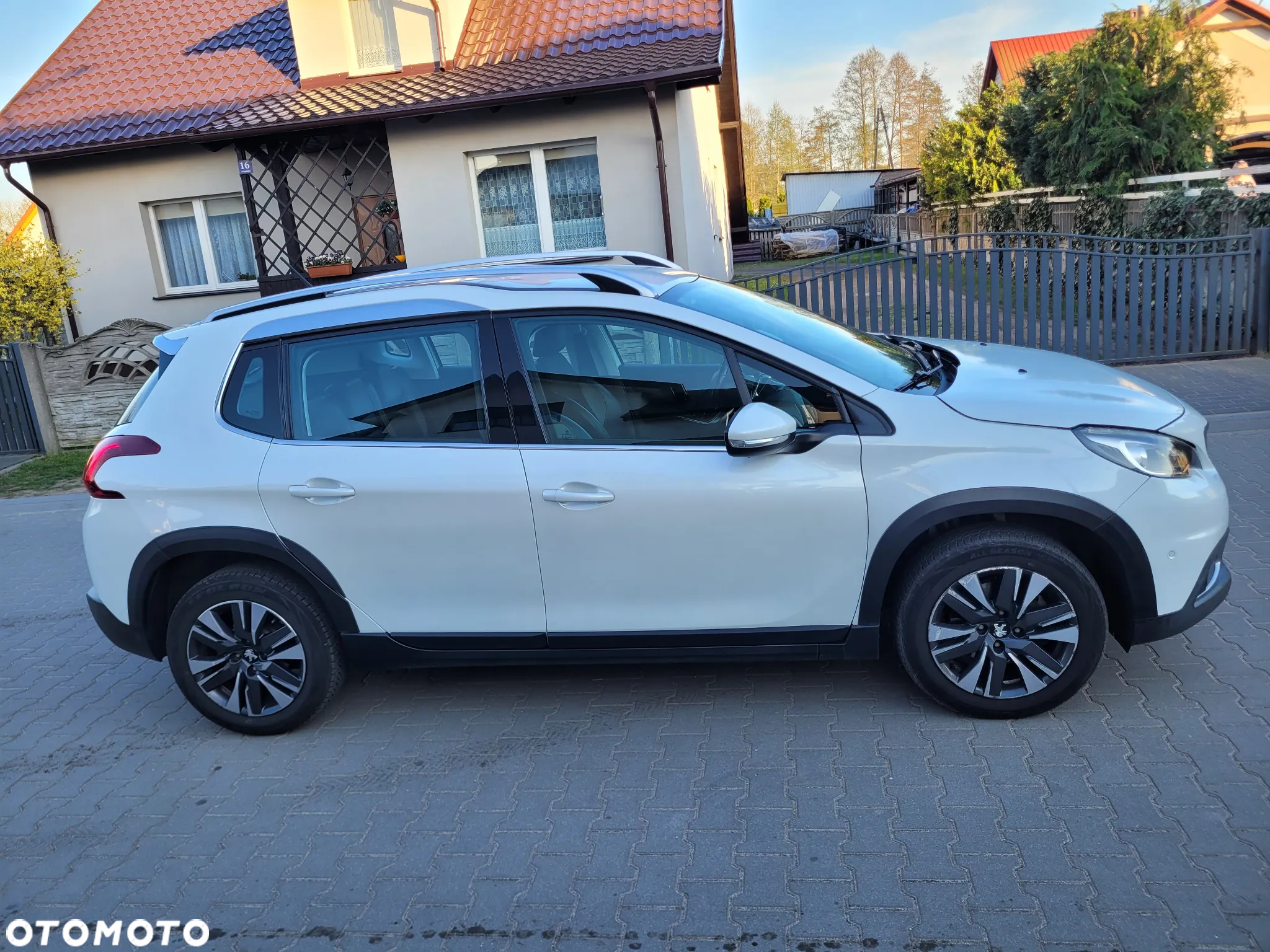 Peugeot 2008 1.2 Pure Tech Allure S&S - 5