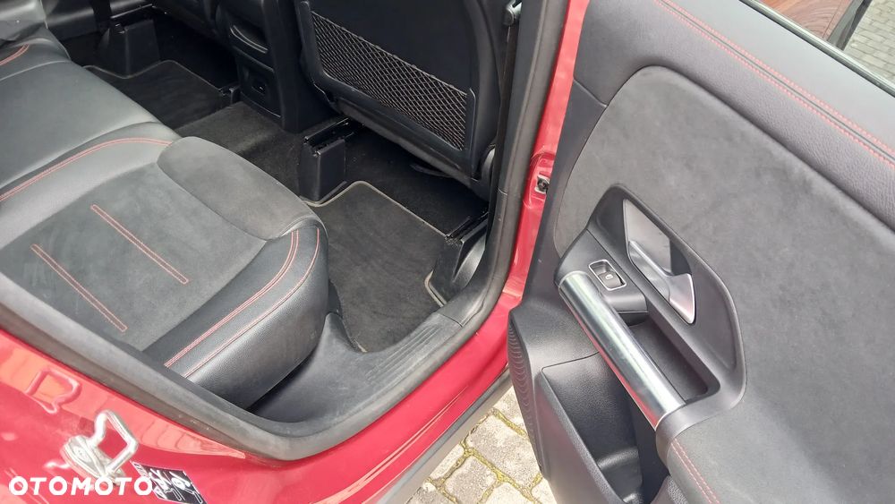 Mercedes-Benz GLA - 25