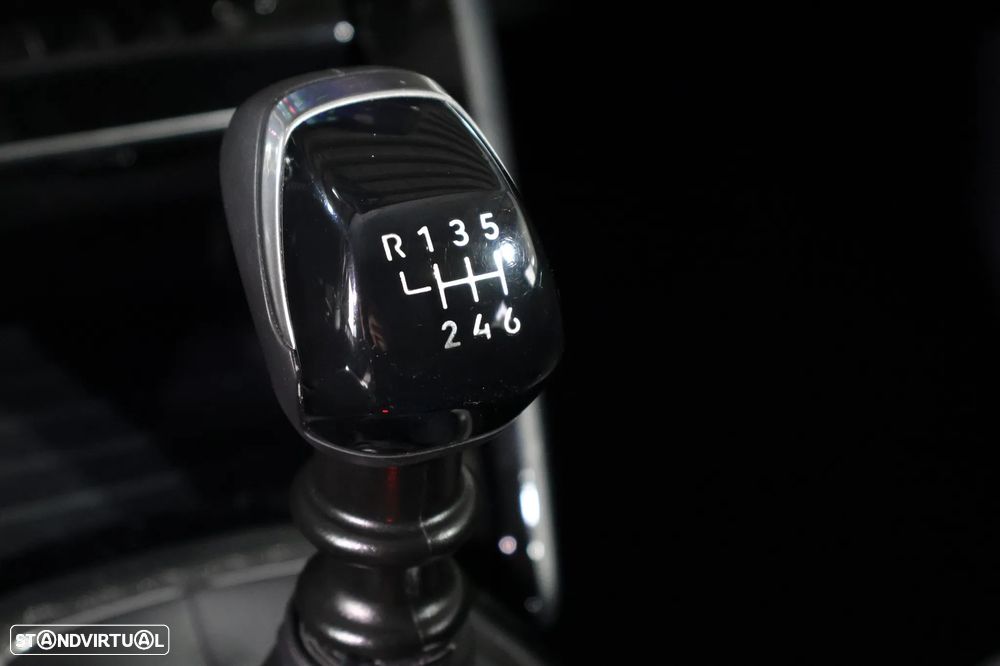 Peugeot 208 1.2 PureTech Allure - 17