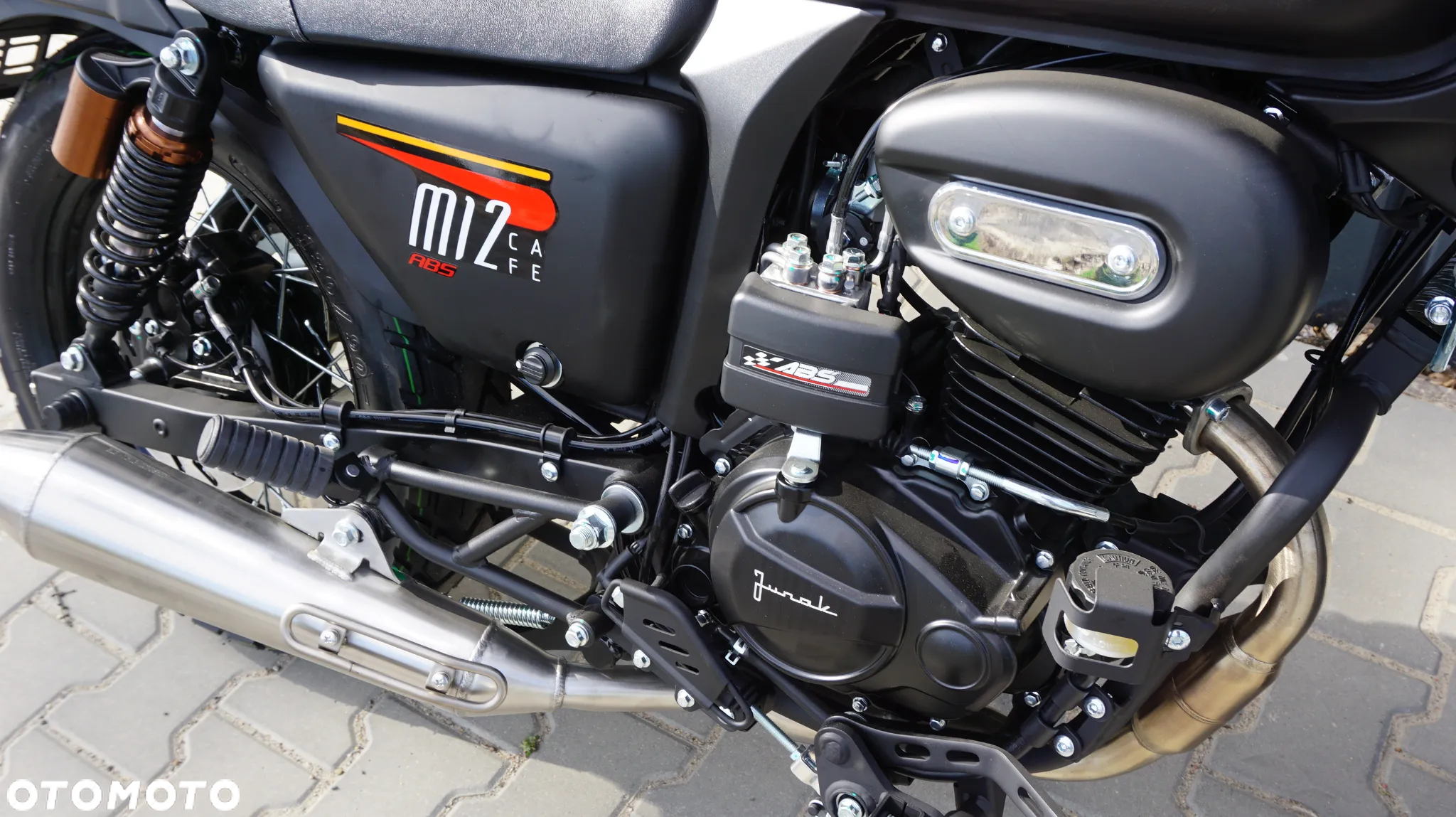 Junak M12 - 12