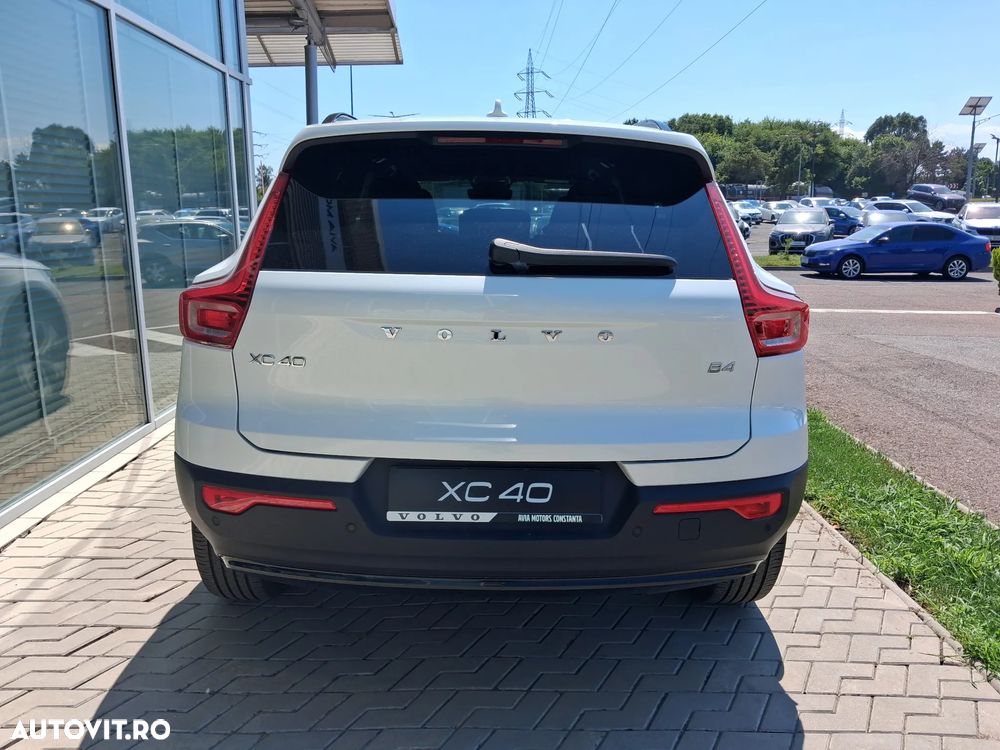 Volvo XC 40 B4 AT FWD MHEV Ultra Dark - 8