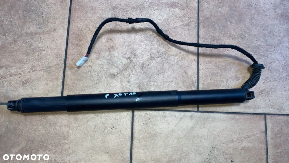 PRAWY SIŁOWNIK ELEKTRYCZNY KLAPY BAGAŻNIKA BMW X6 F16 7318652 - 1