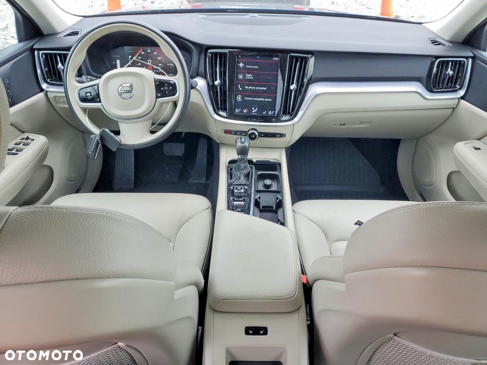 Volvo S60 T6 AWD Momentum Pro - 8