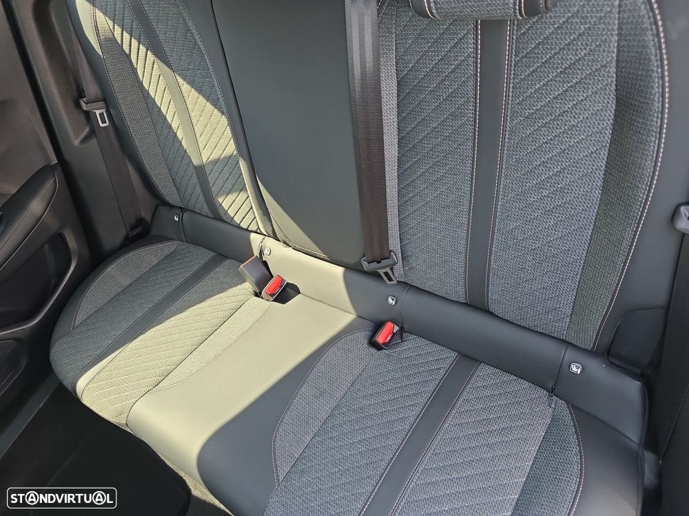 Peugeot 2008 1.2 Hybrid Allure e-DCS6 - 13