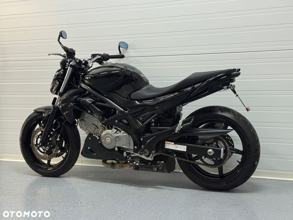 Suzuki Gladius - 10