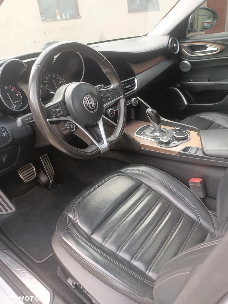 Alfa Romeo Giulia 2.0 Turbo 16V AT8 Veloce Ti - 9