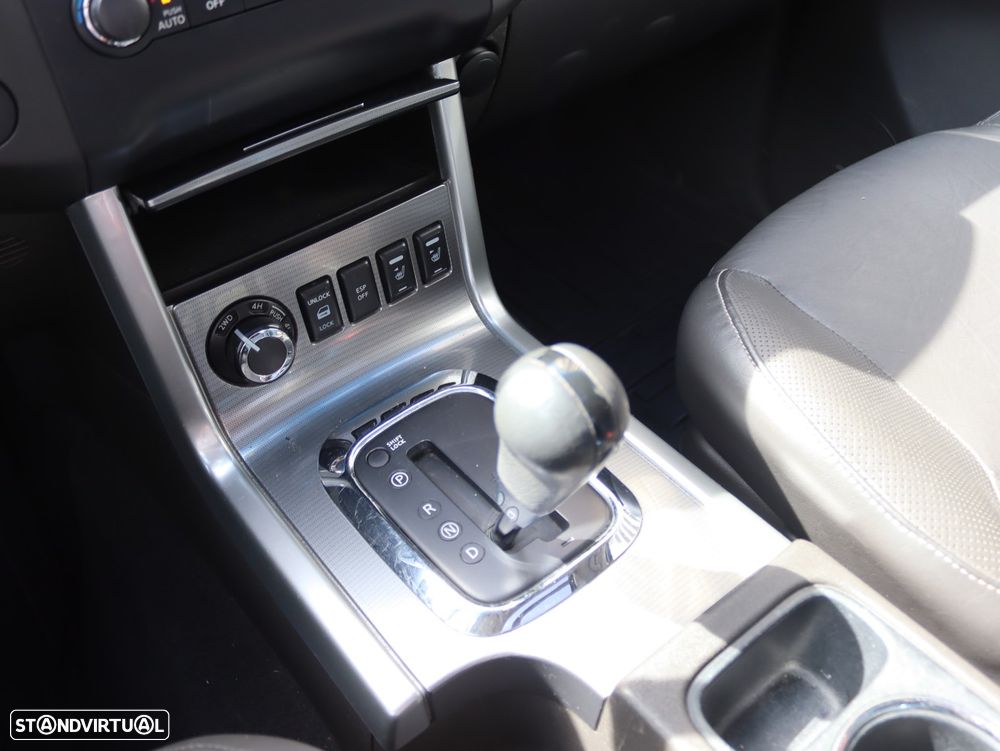 Nissan Navara 3.0 dCi V6 CD LE AT 4WD - 28
