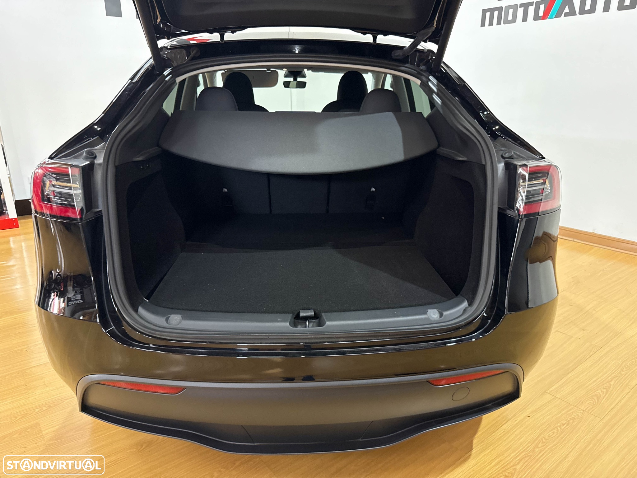 Tesla Model Y Performance Dual Motor AWD - 14