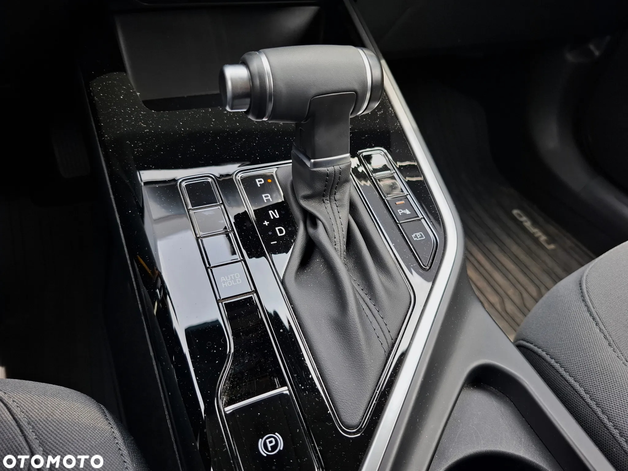 Kia Niro 1.6 GDI Hybrid M - 24