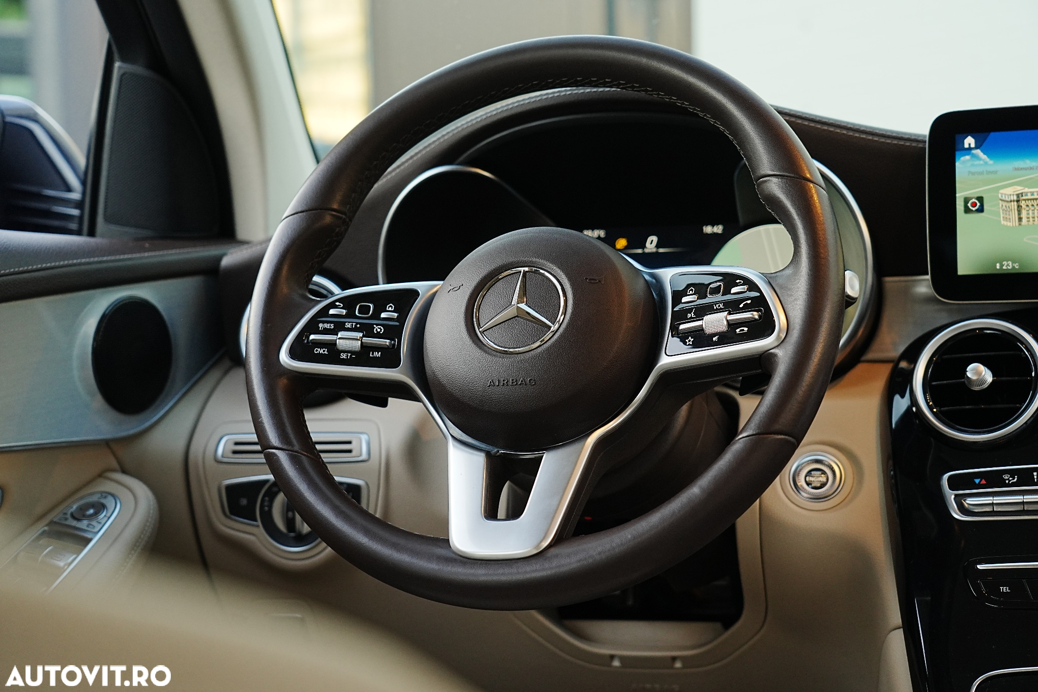 Mercedes-Benz GLC 220 d 4Matic 9G-TRONIC AMG Line Plus - 11