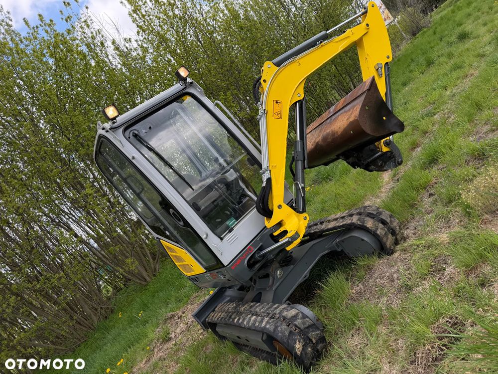Wacker Neuson ET24 Koparka Gąsienicowa 2,6 tony. z VDS. 2021rok- 2300 Mtg Poziomowanie VDS silnik Yanmar. Maszyna Pochodzi z Norweskiej szkółki roślinnej. 2x drzwi ORYGINAŁ. Jak Nowa z salonu zero luzów i wycieków. Aktualna DEKRA. 2x oryginalna Łyżka. Szybka wolna jazda. Dodatkowe Linie Hydrauliczne na młot i wiertnice. Zaczep kulka na lemieszu. OKAZJA - 18