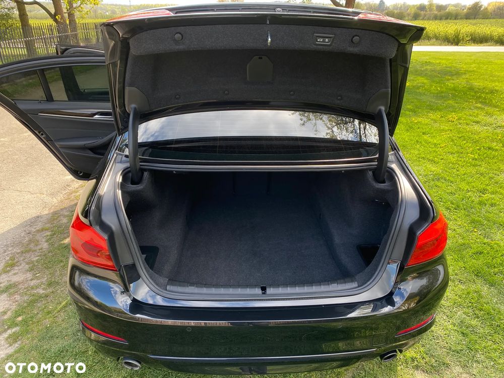 BMW Seria 5 530i Sport Line - 12