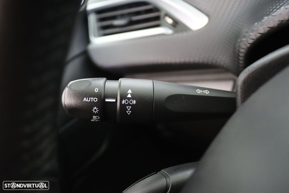 Peugeot 208 1.2 PureTech Style - 13