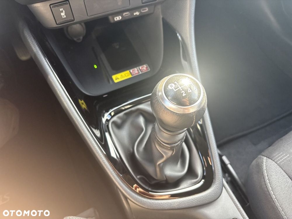Toyota Yaris 1.5 Style - 27