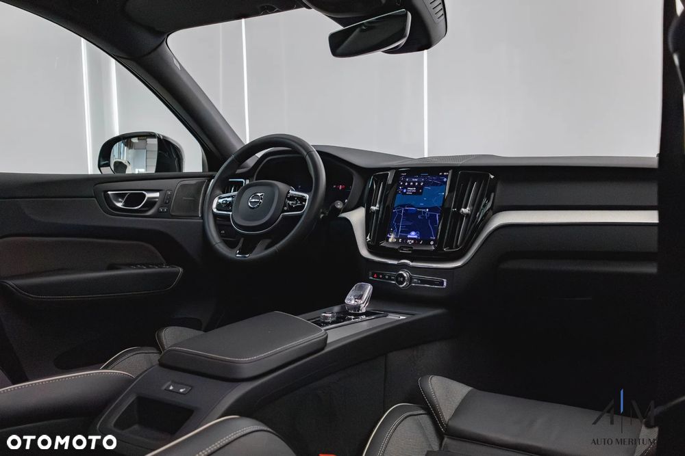 Volvo XC 60 B4 D AWD Plus Dark - 15