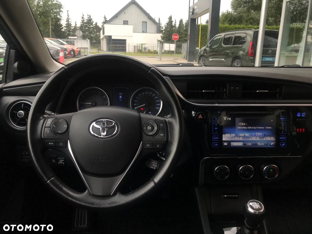 Toyota Corolla 1.6 Classic Plus - 21