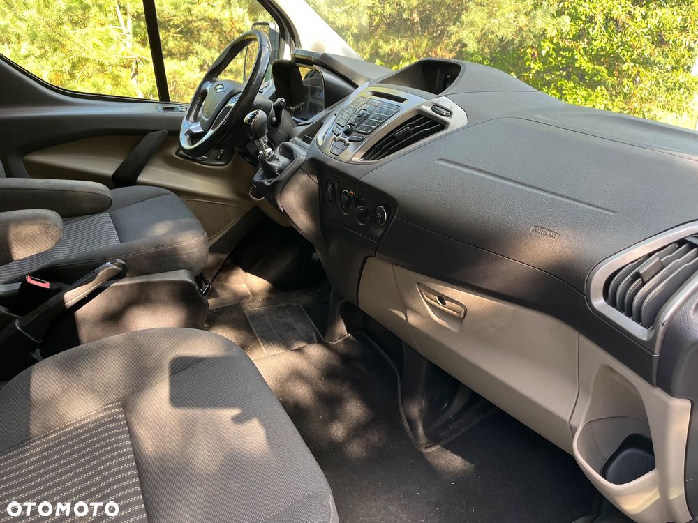 Ford Tourneo Custom - 9