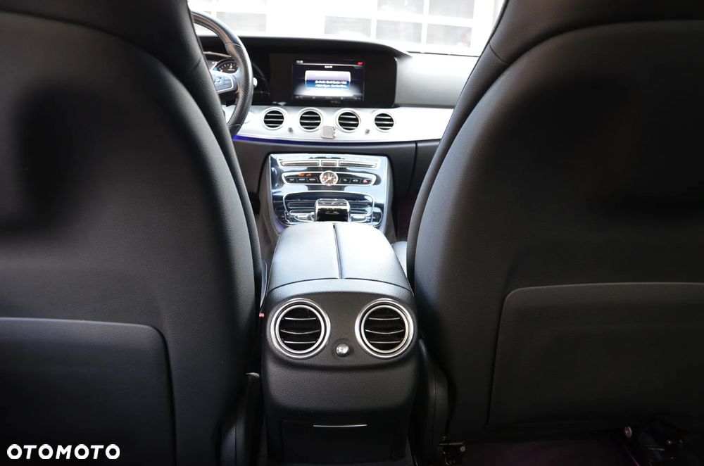 Mercedes-Benz Klasa E 220 d 9G-TRONIC - 17